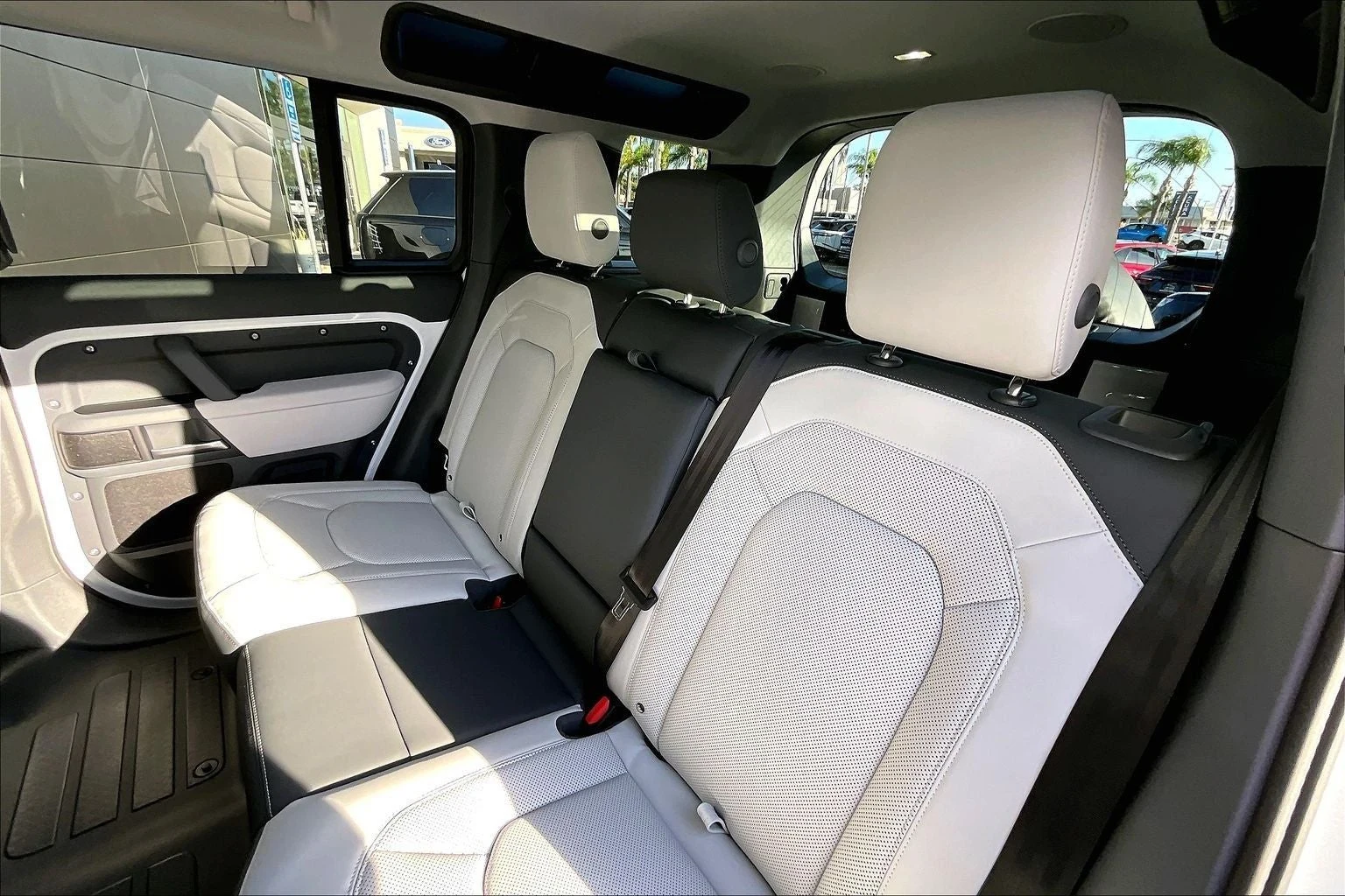 2026 Land Rover Defender 110 X-Dynamic SE (L663), 10/14