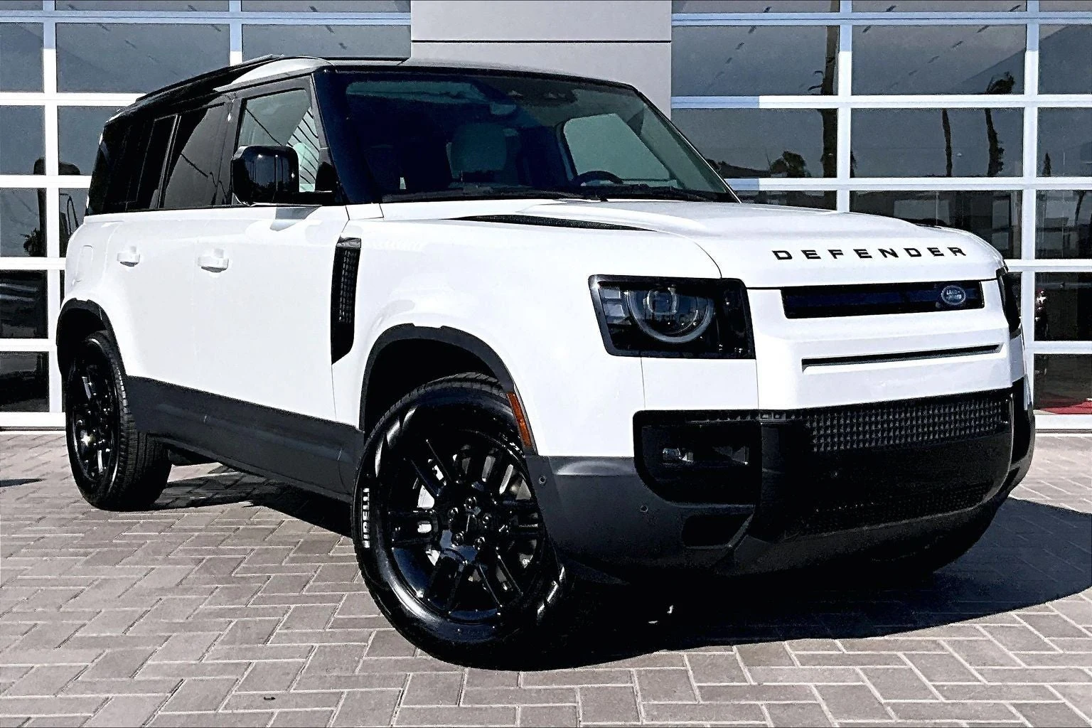 2026 Land Rover Defender 110 S (L663), 2/14