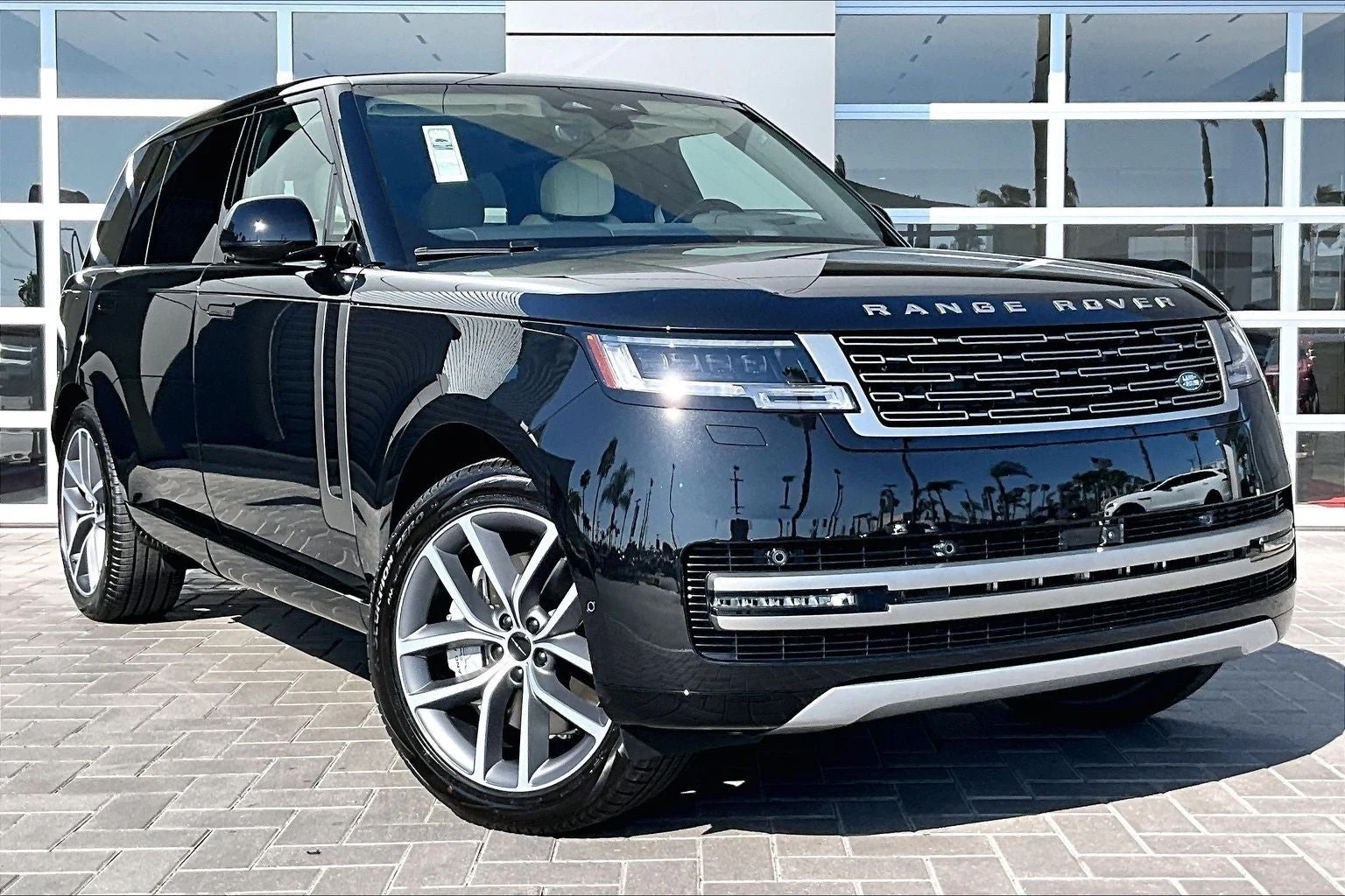 2026 Land Rover Range Rover SE LWB (L460), 2/15