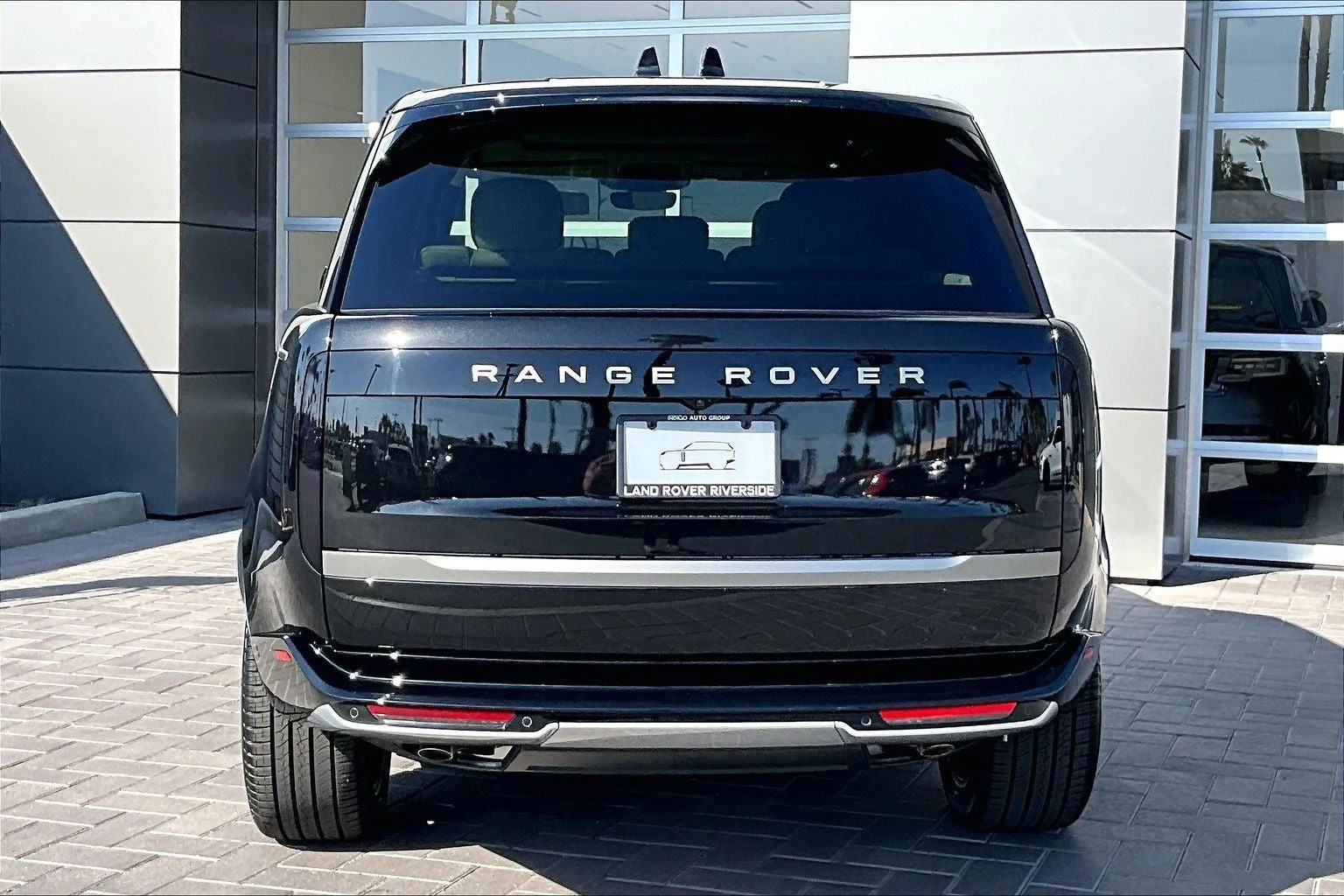 2026 Land Rover Range Rover SE LWB (L460), 4/15