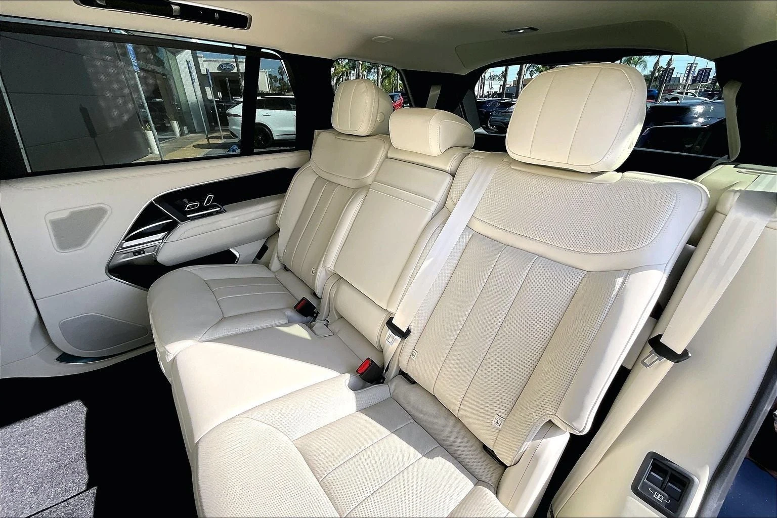 2026 Land Rover Range Rover SE LWB (L460), 10/15