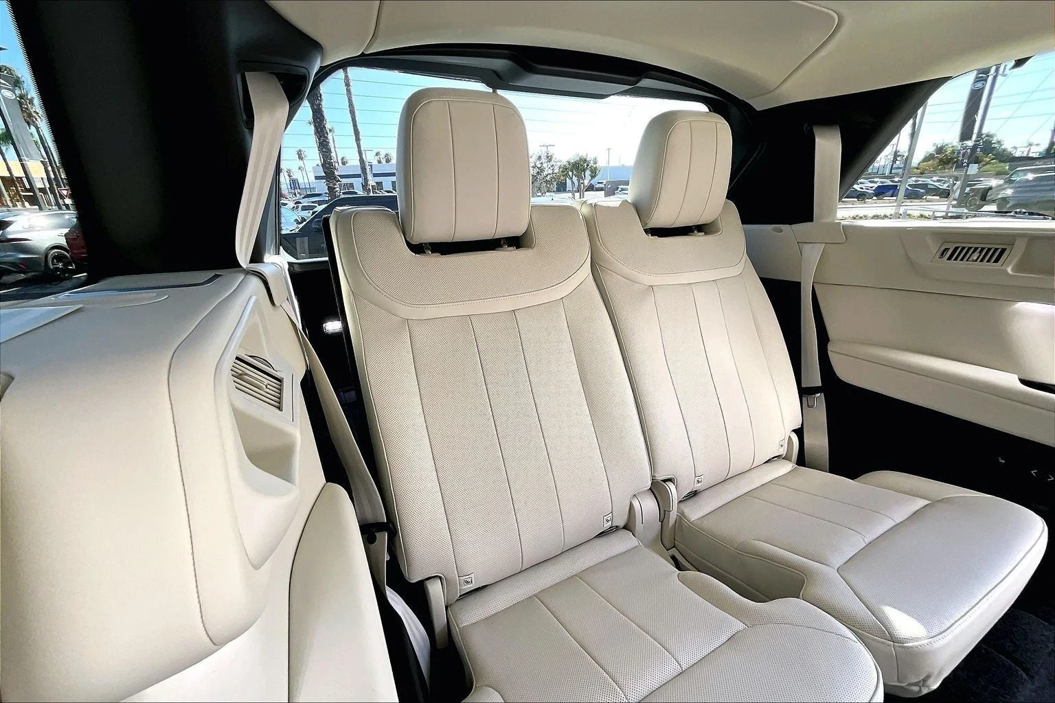 2026 Land Rover Range Rover SE LWB (L460), 11/15
