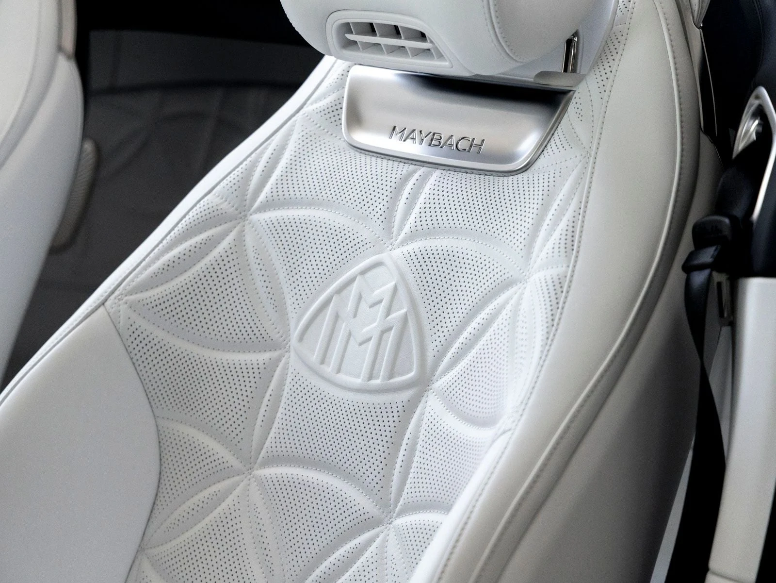 2026 Mercedes-Benz Mercedes-Maybach SL 680 4MATIC (R232), 16/20