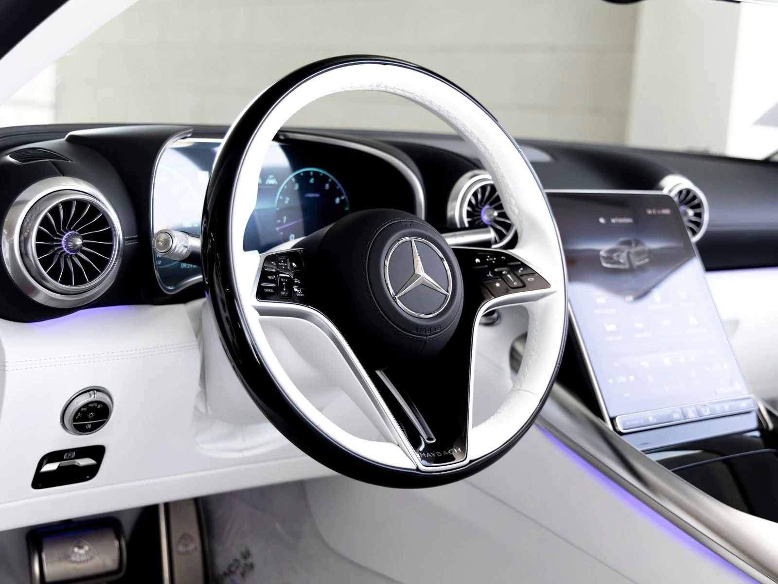 2026 Mercedes-Benz Mercedes-Maybach SL 680 4MATIC (R232), 19/20