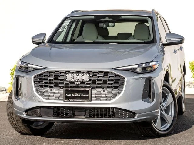 Audi Q5 Premium Plus quattro (GU) · Florett Silver Metallic · Indigo Auto Group