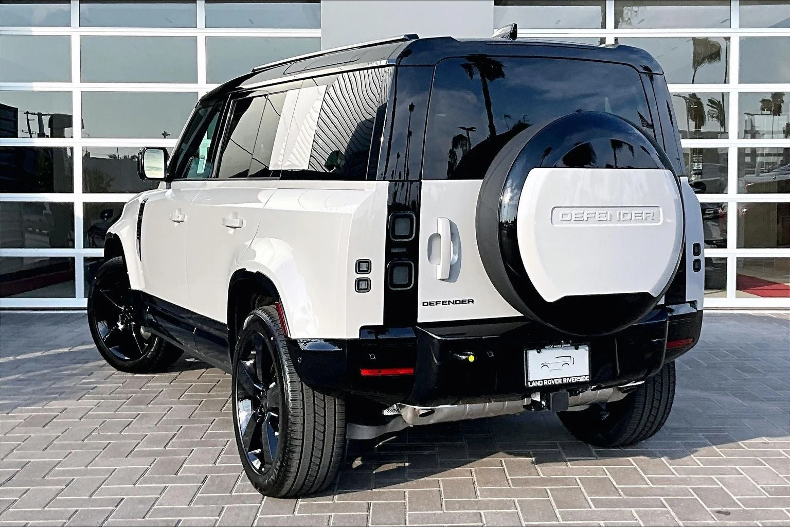 2026 Land Rover Defender 110 X-Dynamic SE (L663), 3/14