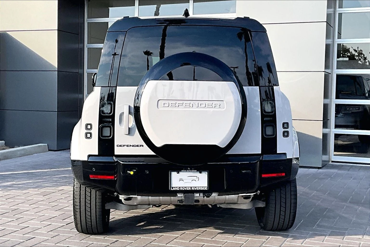 2026 Land Rover Defender 110 X-Dynamic SE (L663), 4/14