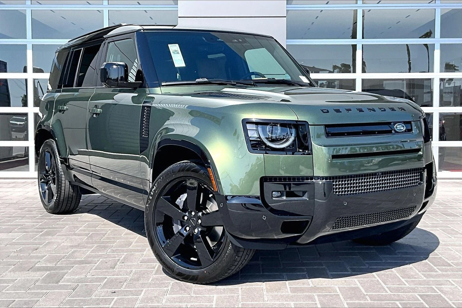 2026 Land Rover Defender 110 X-Dynamic SE (L663), 2/14