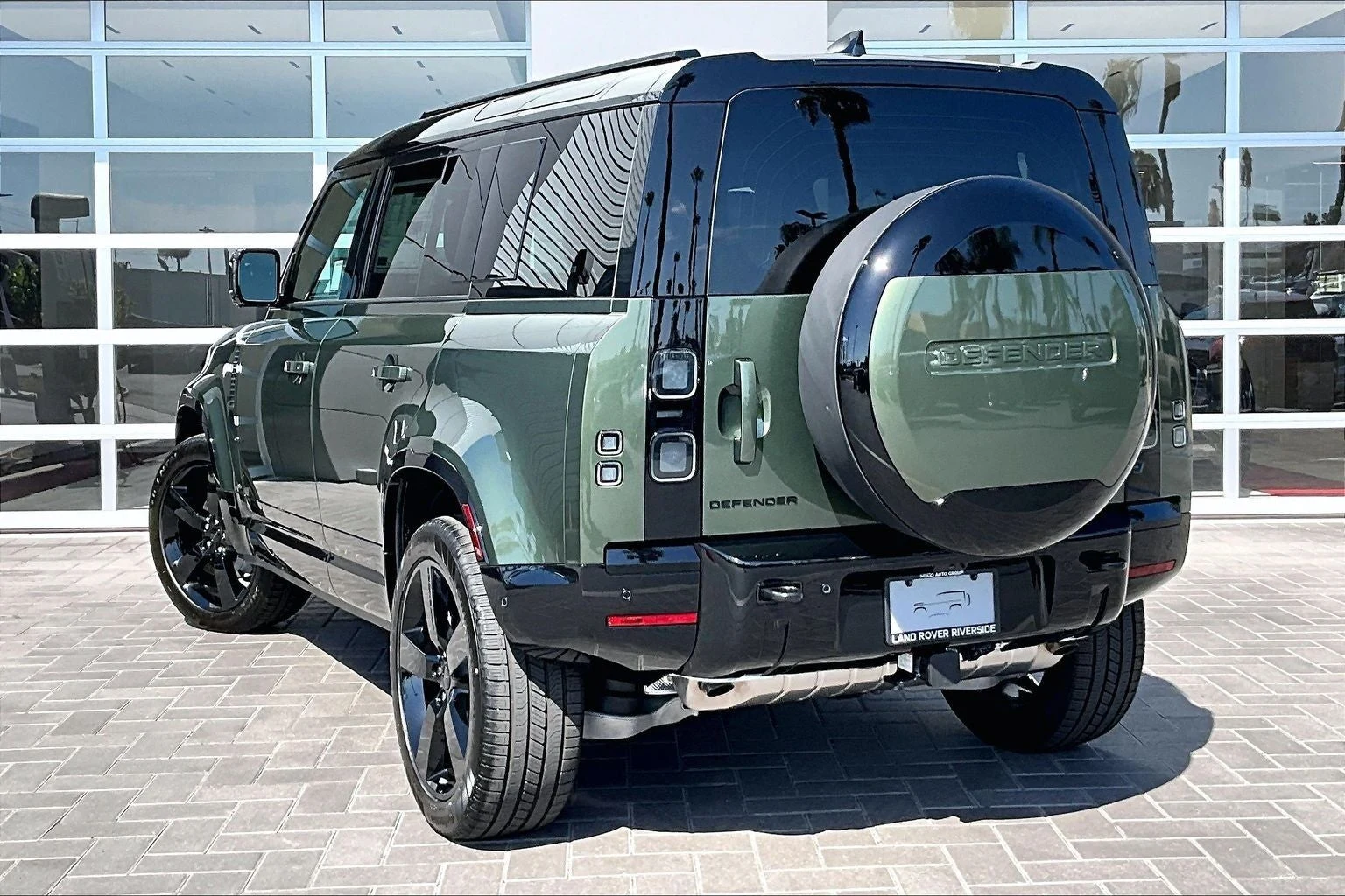 2026 Land Rover Defender 110 X-Dynamic SE (L663), 3/14