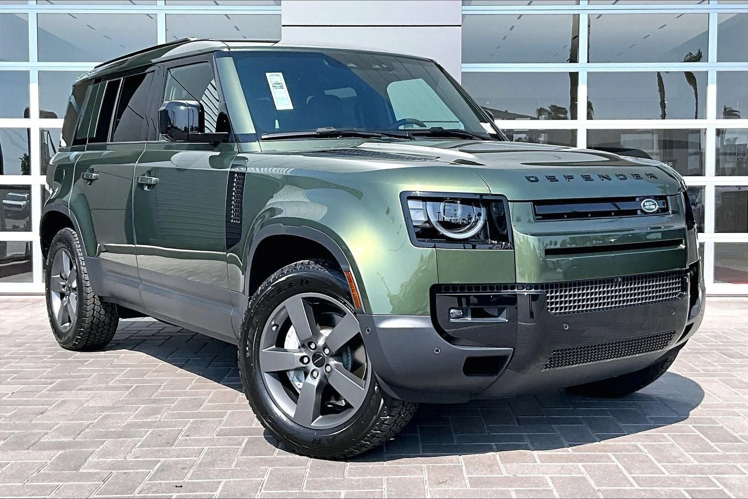 2026 Land Rover Defender 110 S (L663), 2/13