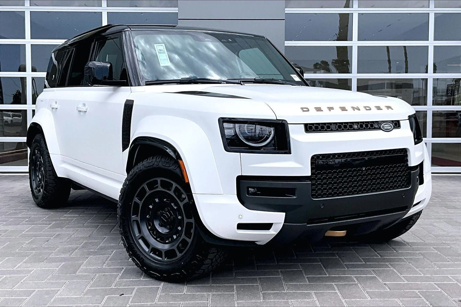 2026 Land Rover Defender OCTA (L663), 2/14
