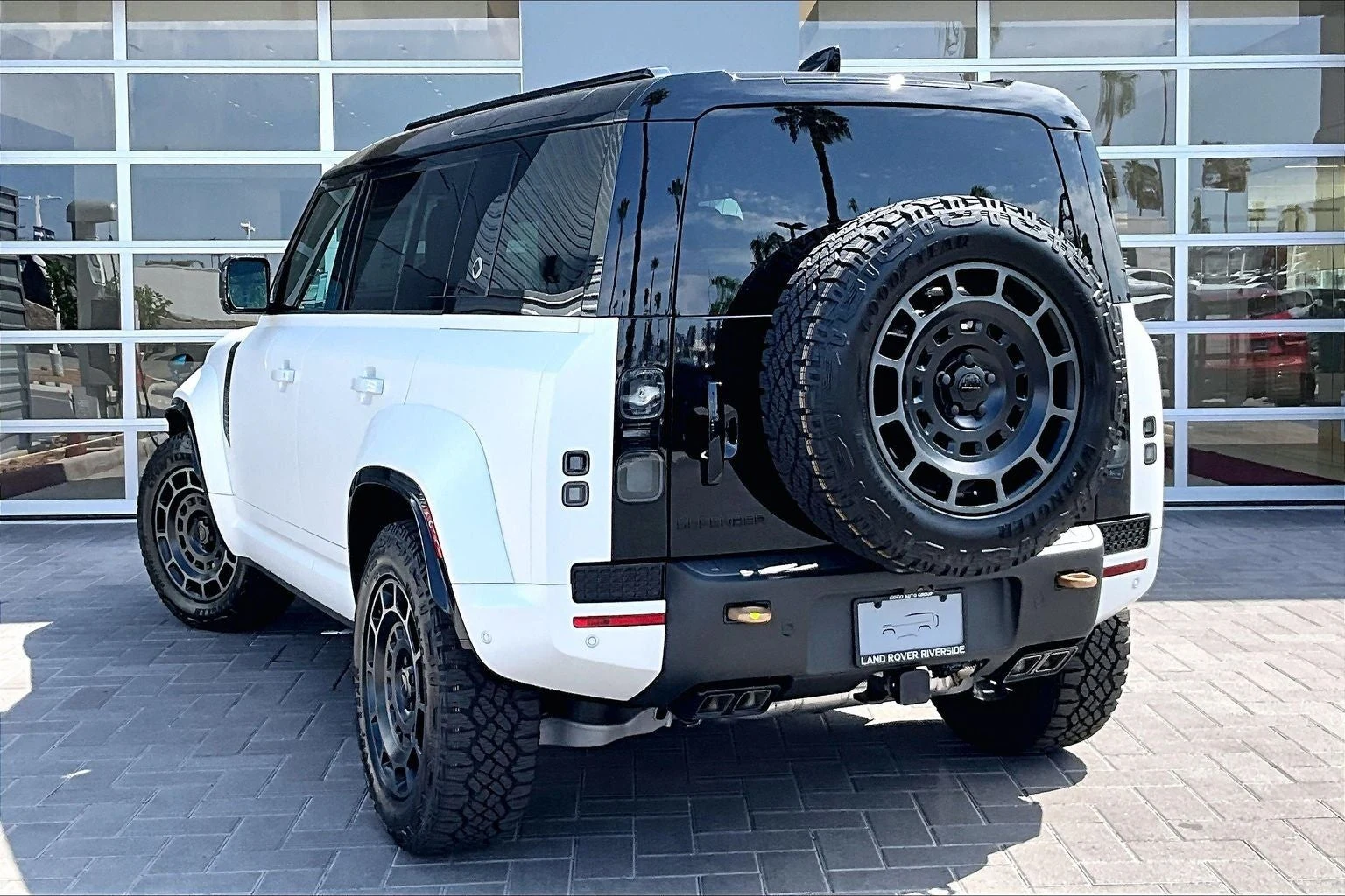 2026 Land Rover Defender OCTA (L663), 3/14