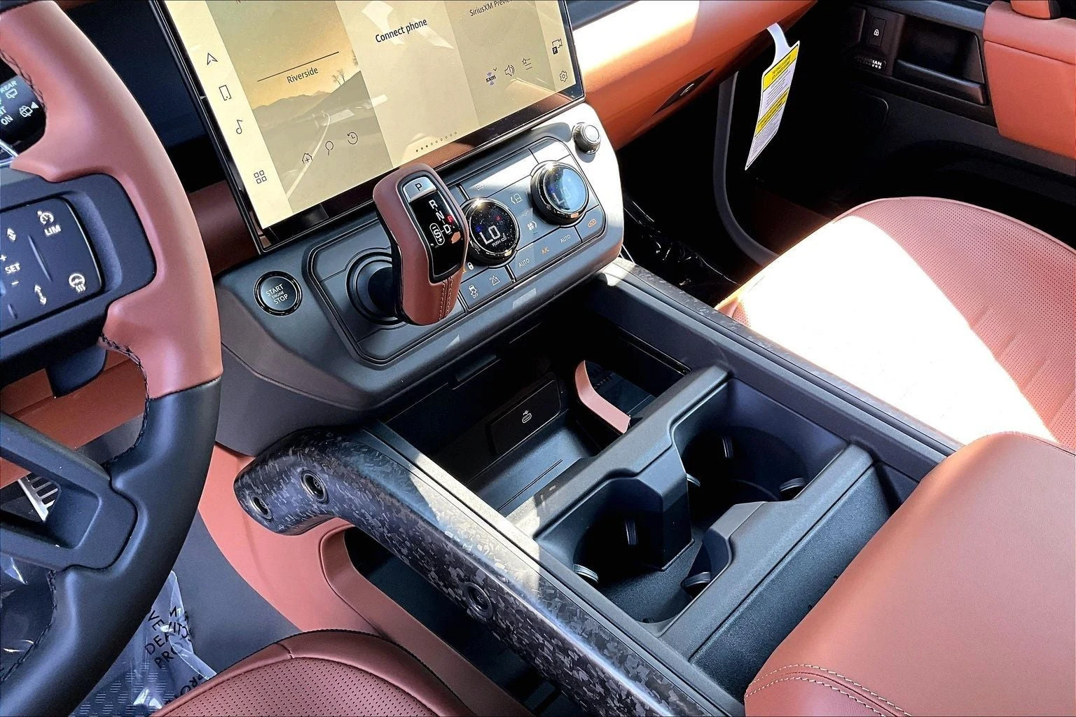 2026 Land Rover Defender OCTA (L663), 8/14