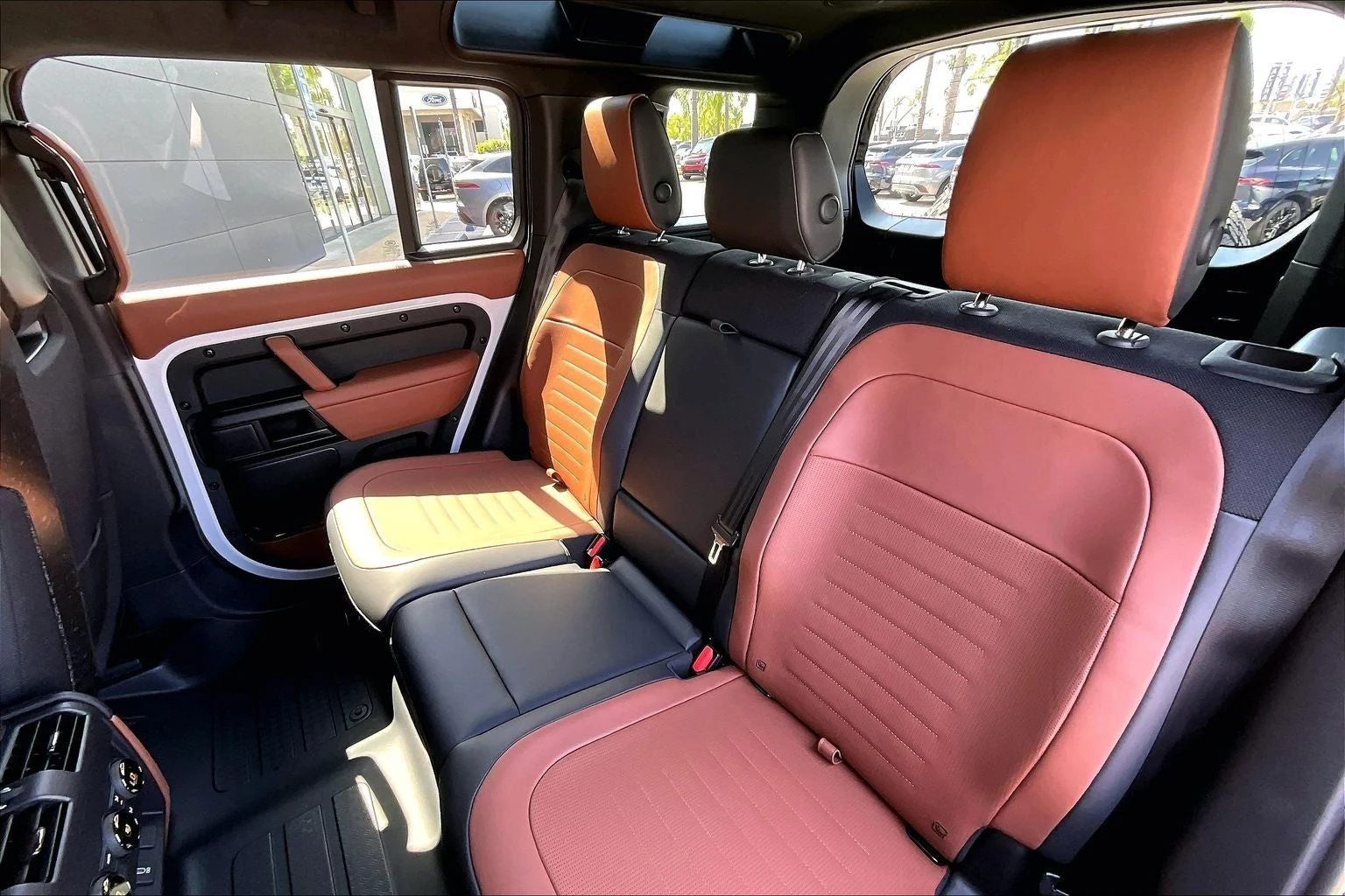 2026 Land Rover Defender OCTA (L663), 10/14