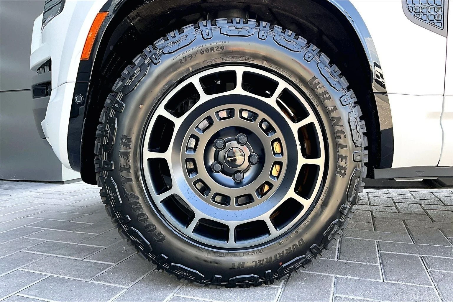 2026 Land Rover Defender OCTA (L663), 12/14