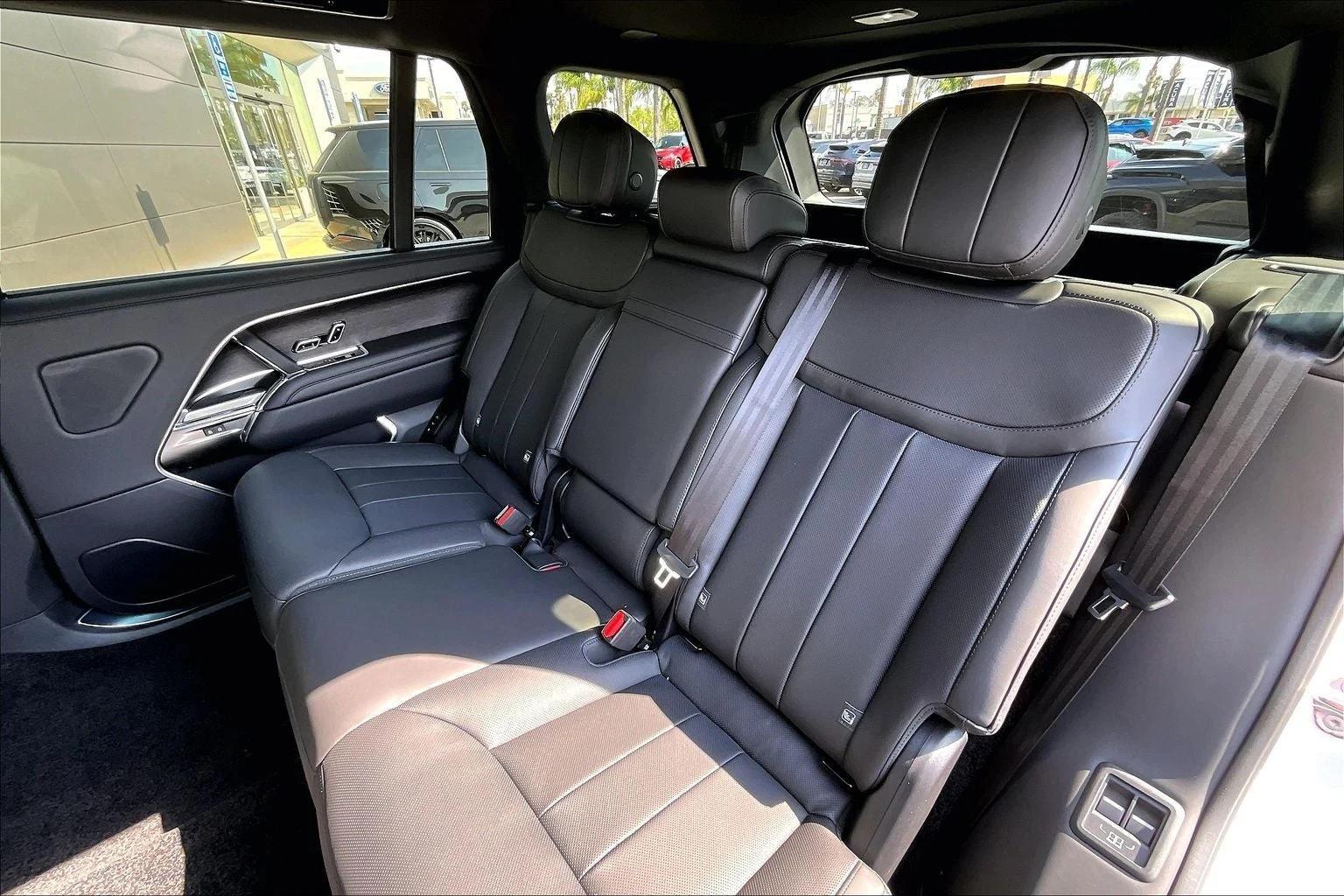 2026 Land Rover Range Rover SE LWB (L460), 10/15