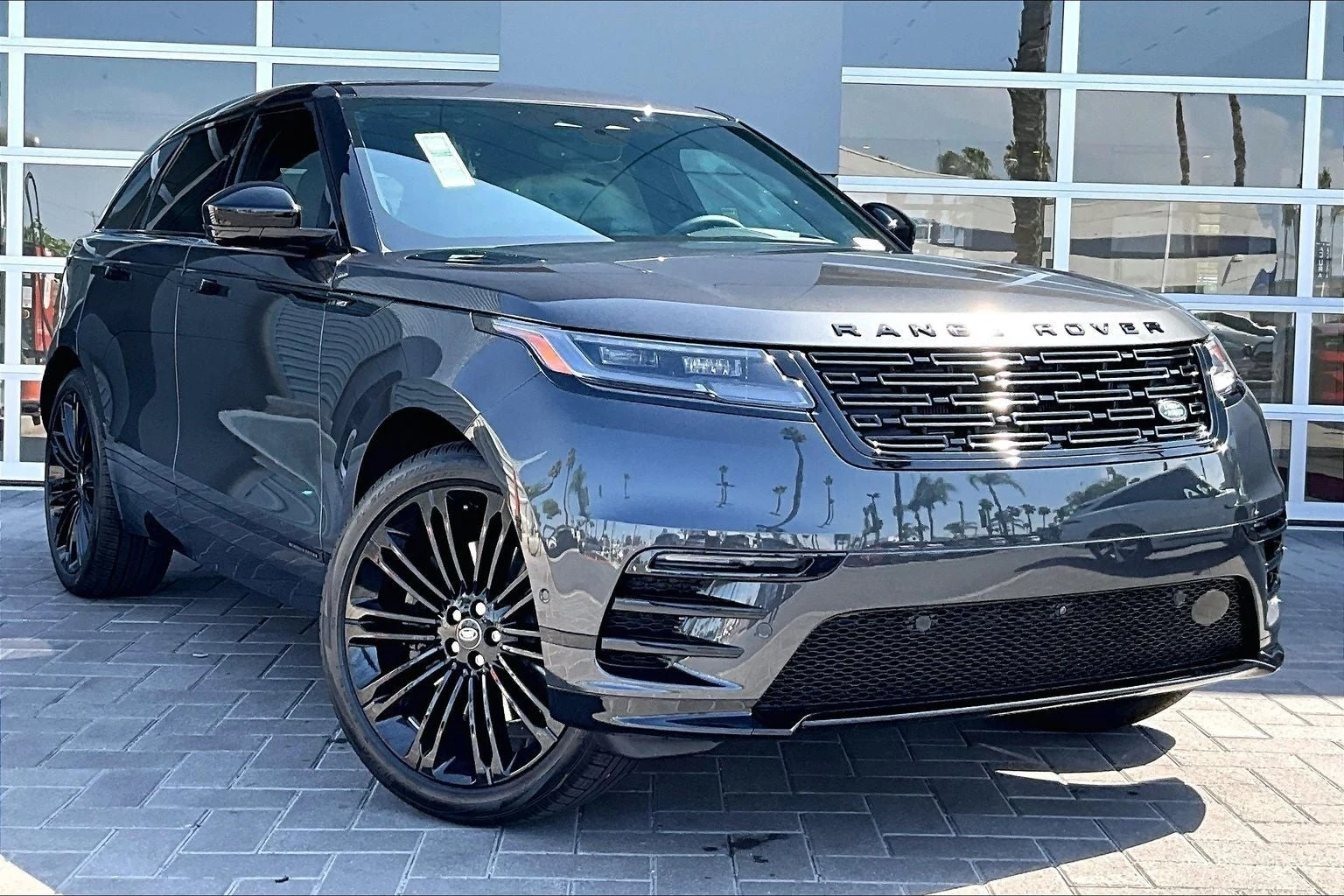 2026 Land Rover Range Rover Velar P250 Belgravia Edition (L560), 2/14