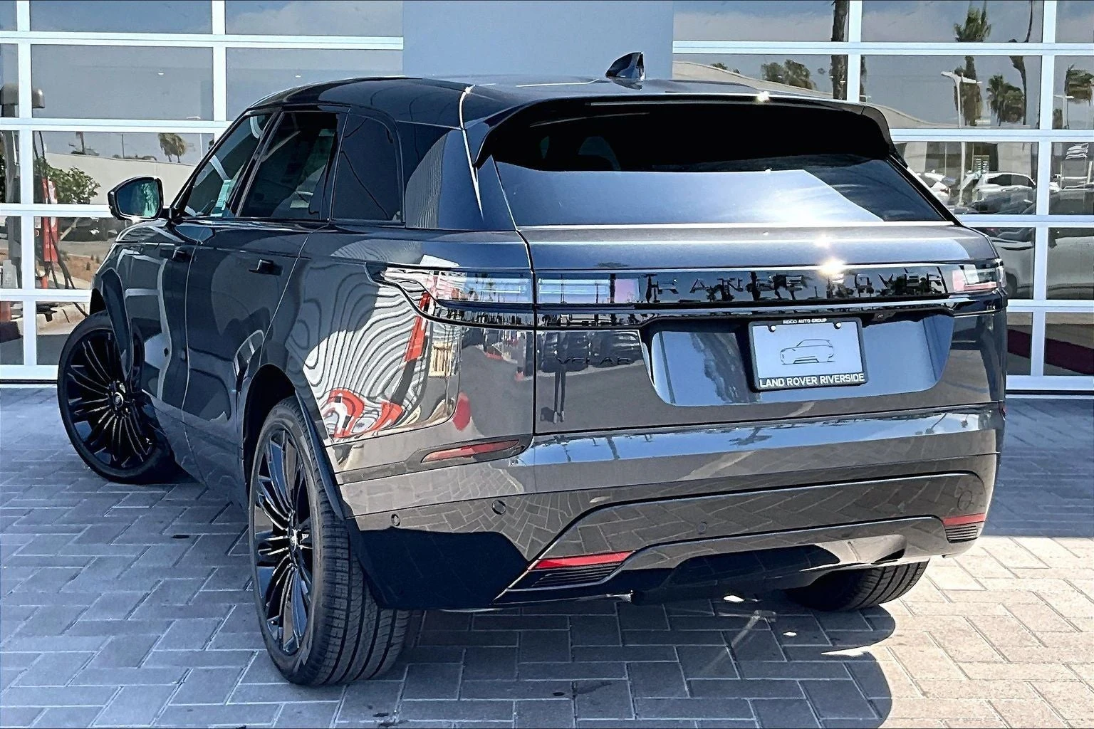 2026 Land Rover Range Rover Velar P250 Belgravia Edition (L560), 3/14