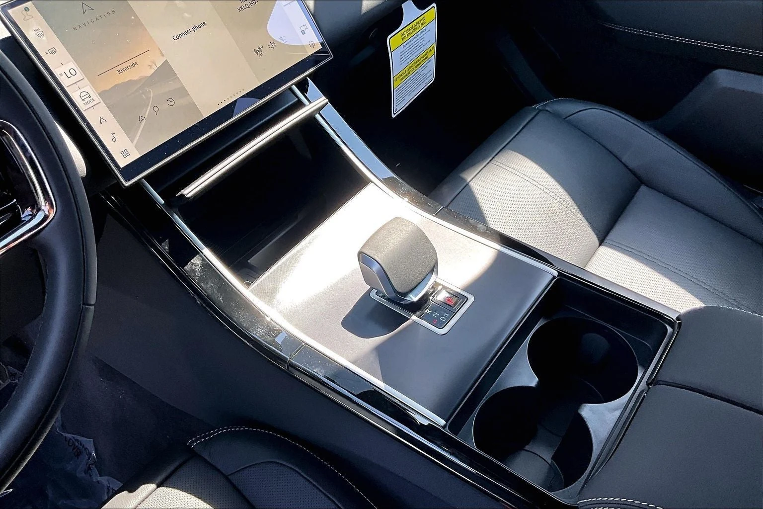 2026 Land Rover Range Rover Velar P250 Belgravia Edition (L560), 8/14