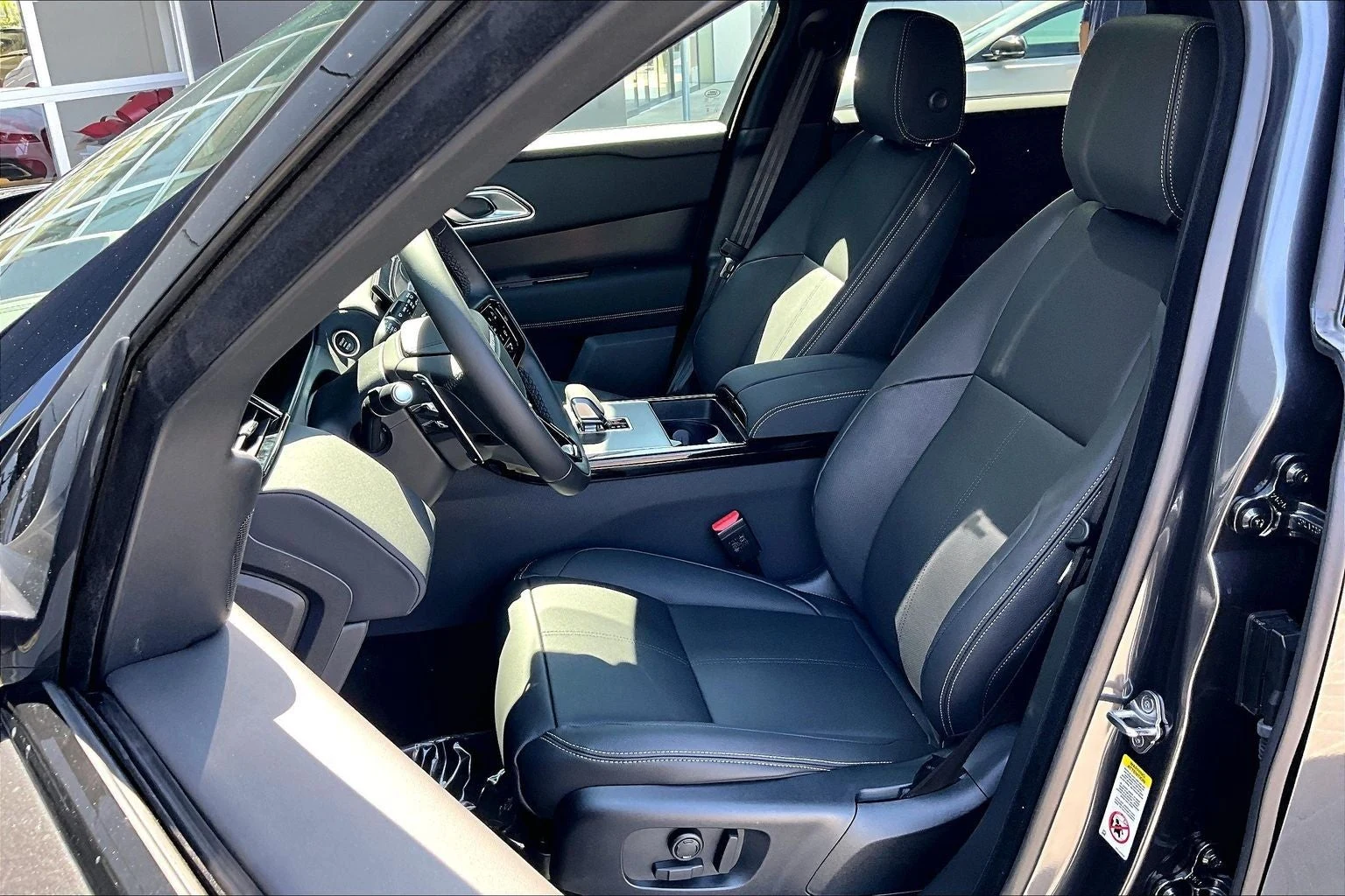 2026 Land Rover Range Rover Velar P250 Belgravia Edition (L560), 9/14