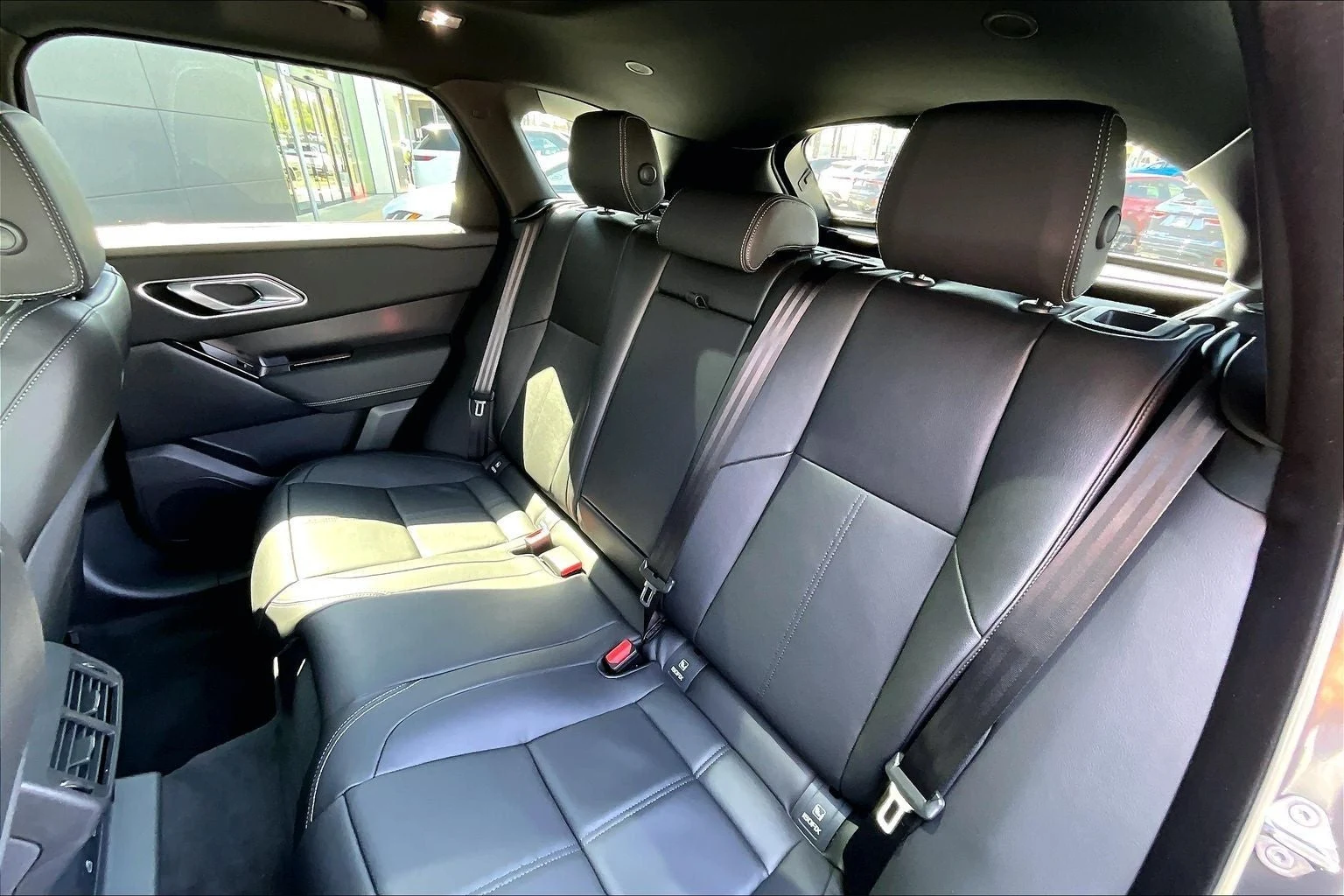 2026 Land Rover Range Rover Velar P250 Belgravia Edition (L560), 10/14