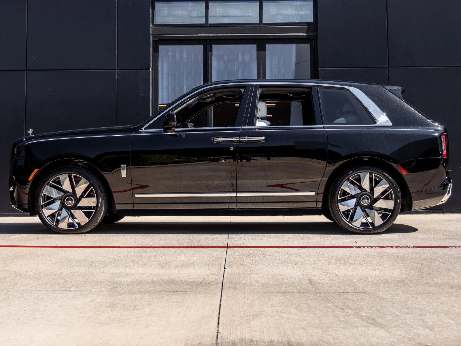 2027 Rolls-Royce Cullinan Series II, 2/20