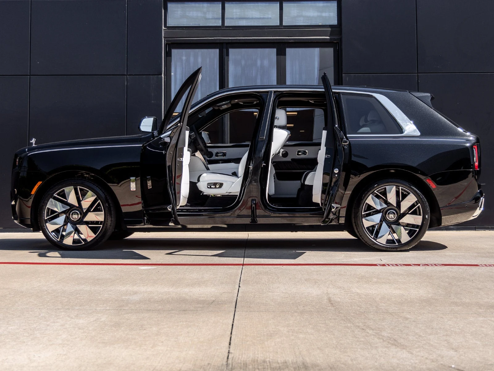 2027 Rolls-Royce Cullinan Series II, 11/20