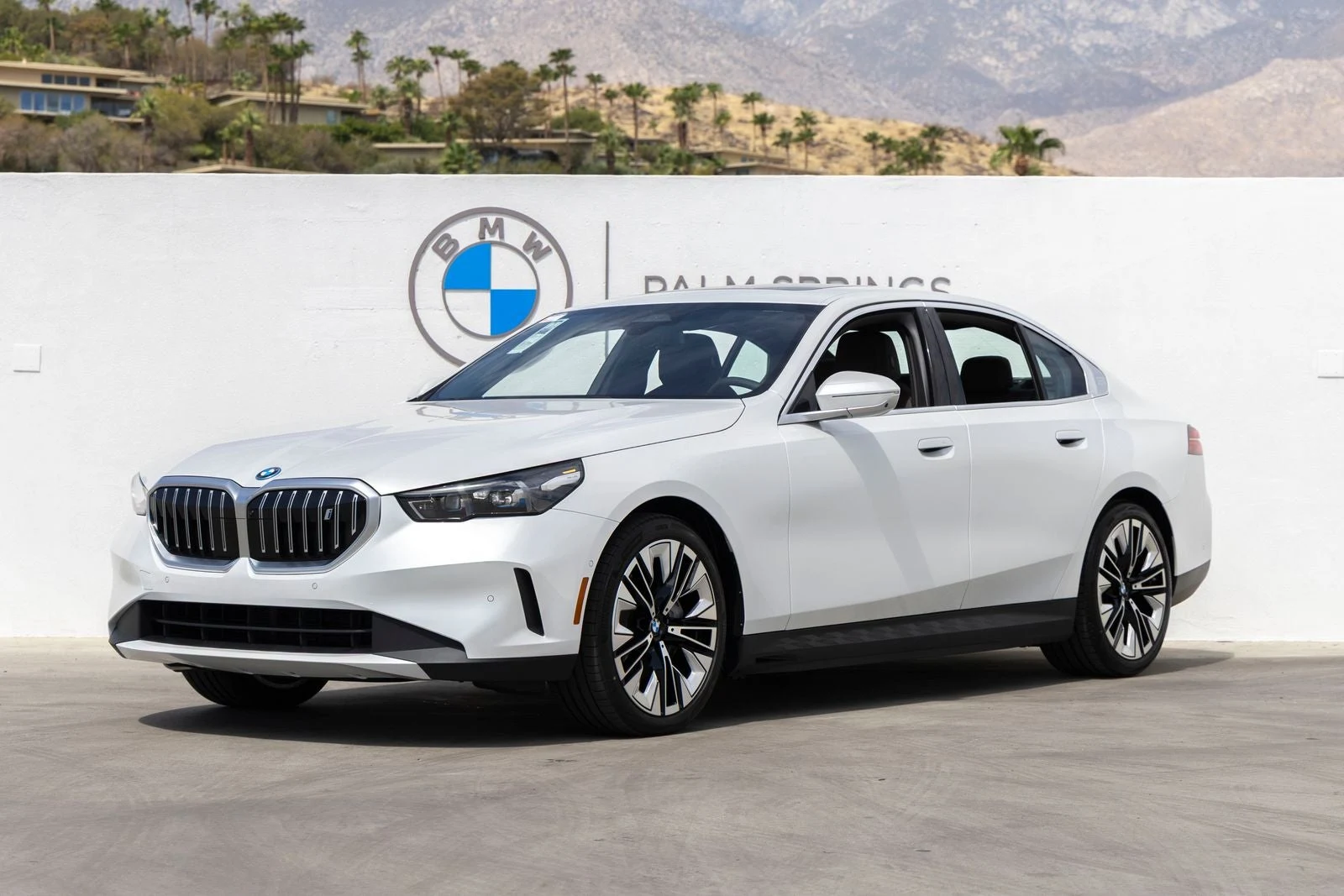 BMW i5 eDrive40 (G60) · Mineral White Metallic · Indigo Auto Group