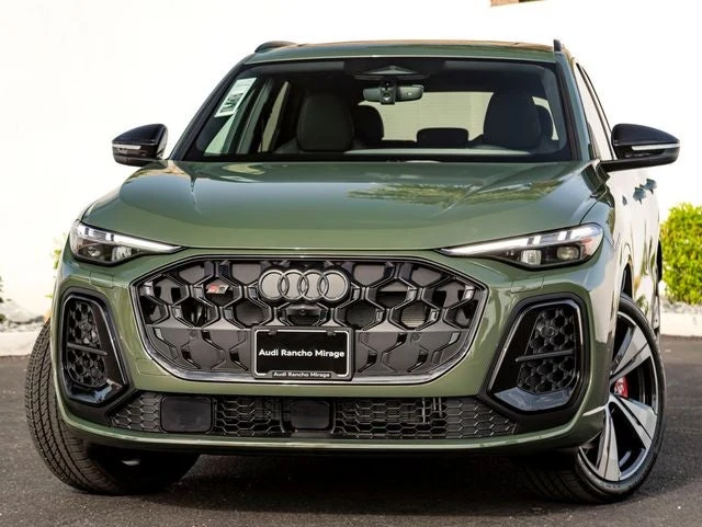 Audi SQ5 Premium Plus quattro (GU) · District Green Metallic · Indigo Auto Group