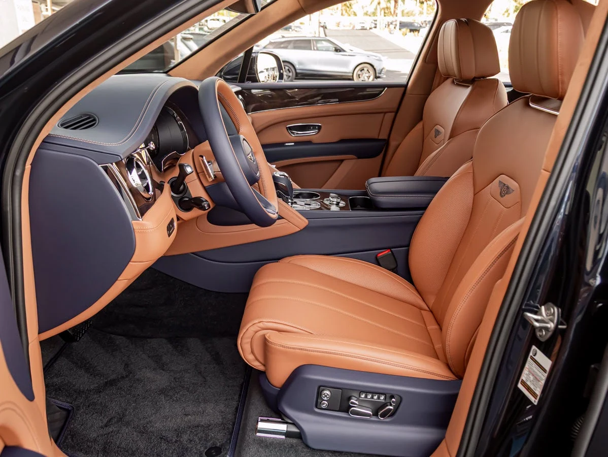 2026 Bentley Bentayga V8, 2/20