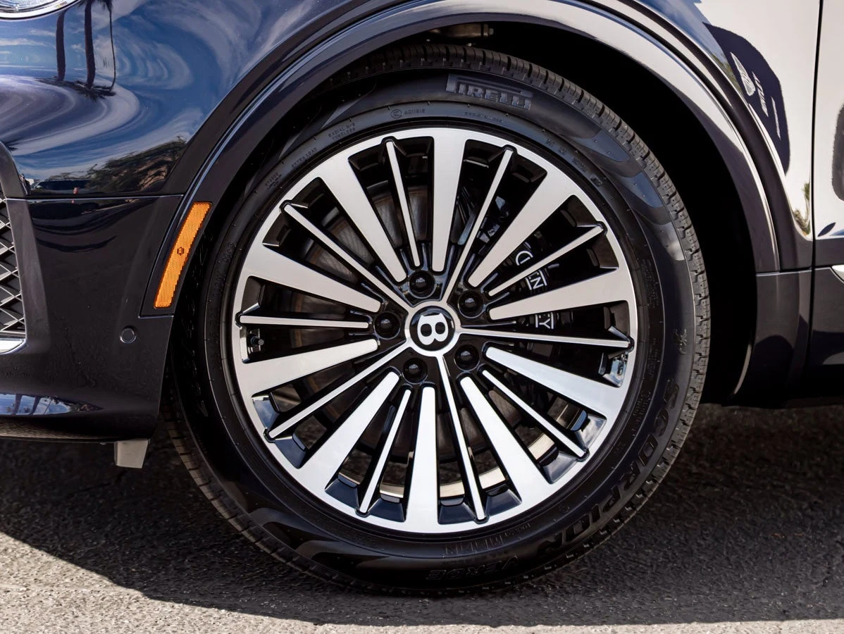 2026 Bentley Bentayga V8, 14/20