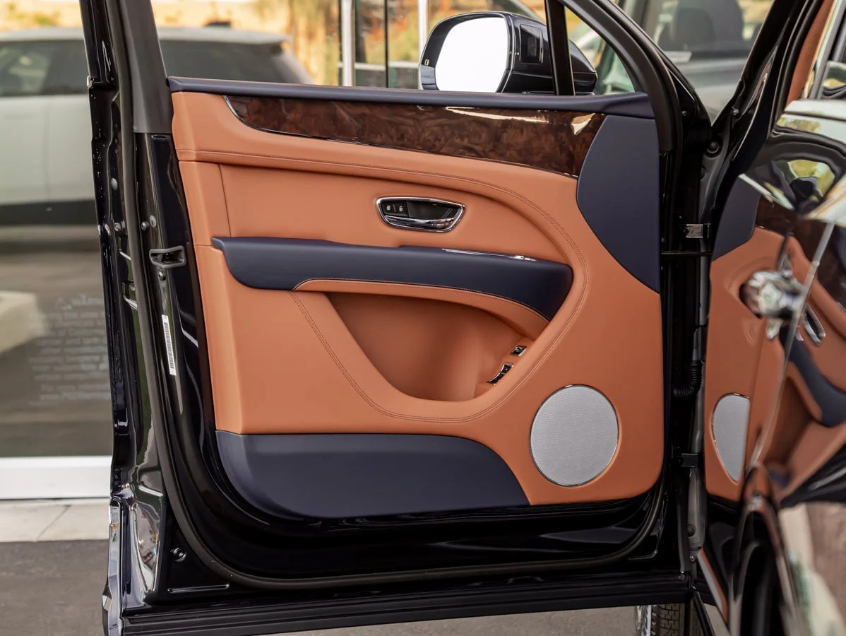 2026 Bentley Bentayga V8, 15/20