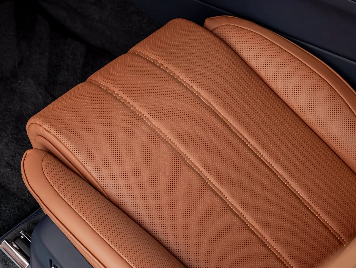 2026 Bentley Bentayga V8, 17/20