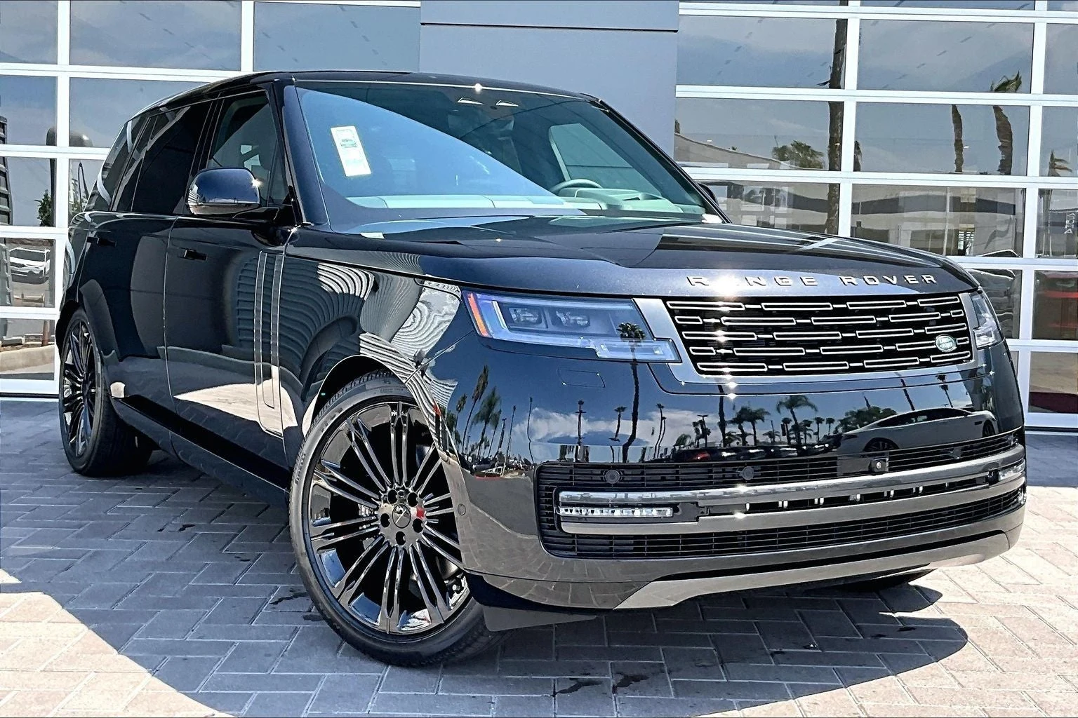 2026 Land Rover Range Rover SE LWB (L460), 2/15