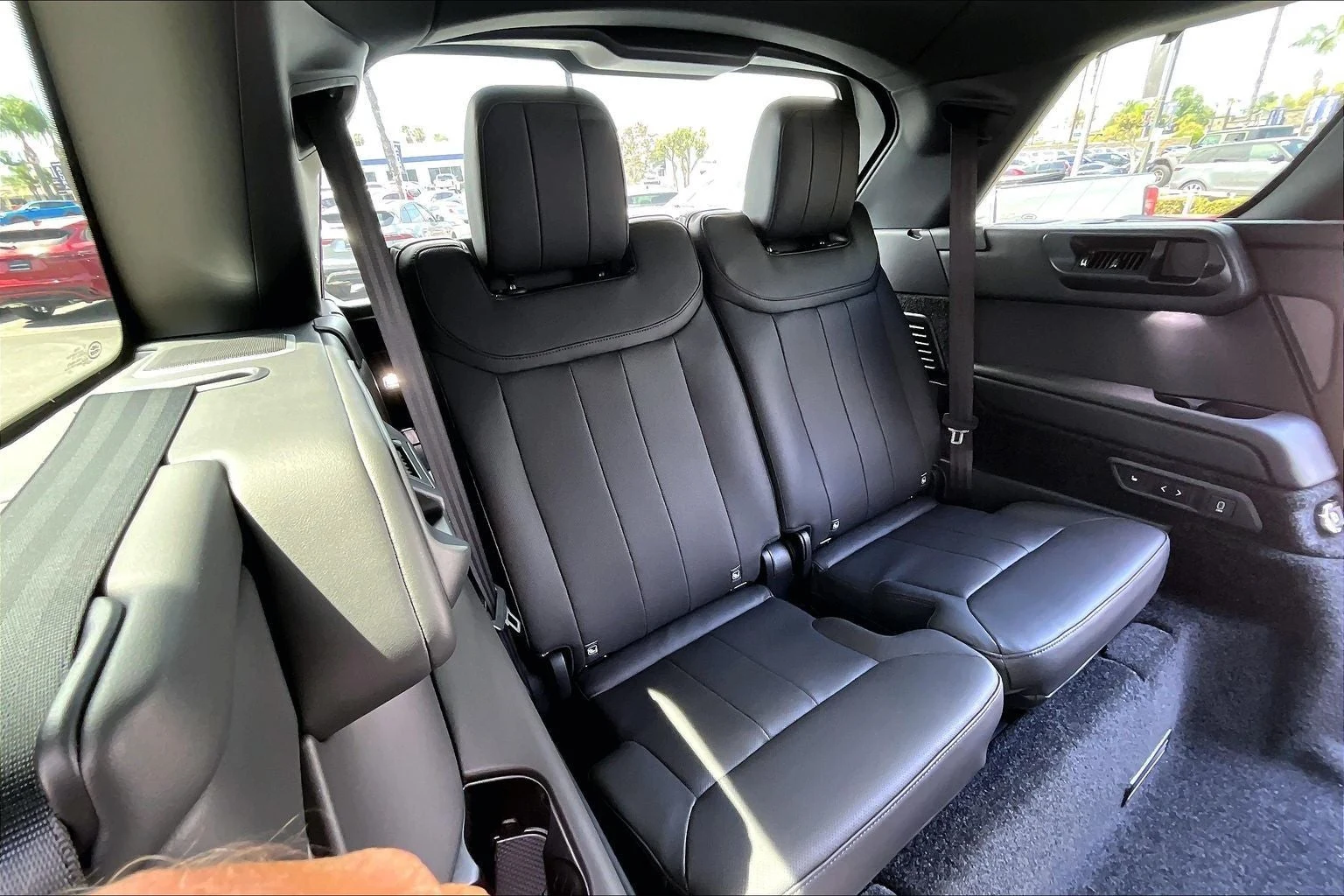 2026 Land Rover Range Rover SE LWB (L460), 11/15