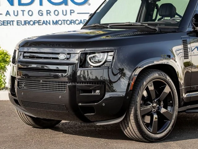 2026 Land Rover Defender 90 V8 (L663), 2/20