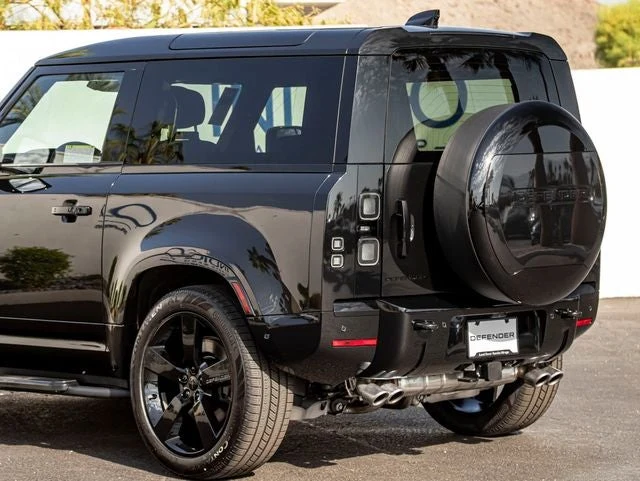 2026 Land Rover Defender 90 V8 (L663), 10/20
