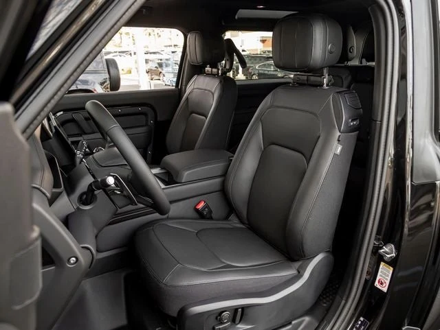 2026 Land Rover Defender 90 V8 (L663), 13/20