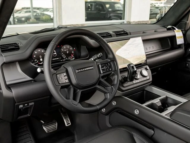 2026 Land Rover Defender 90 V8 (L663), 16/20