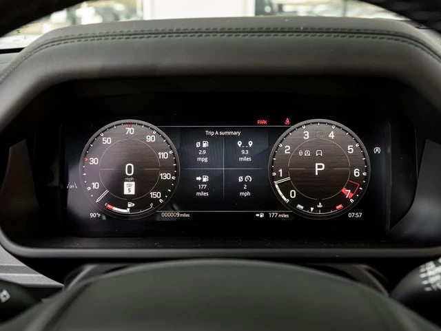 2026 Land Rover Defender 90 V8 (L663), 17/20