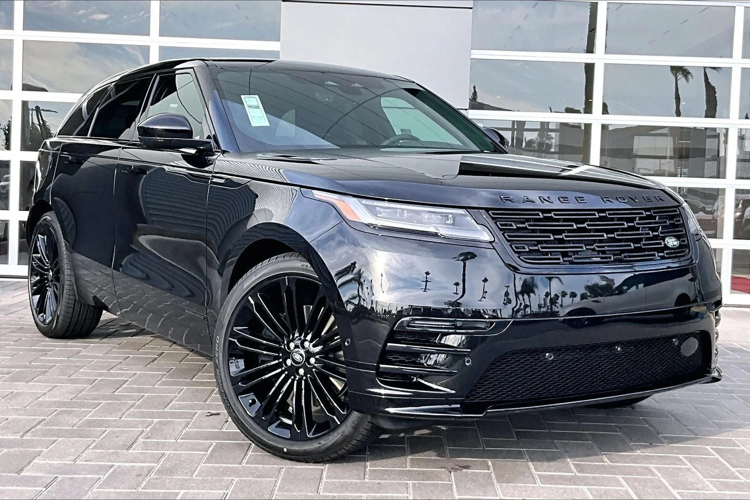 2026 Land Rover Range Rover Velar Belgravia Edition (L560), 2/14