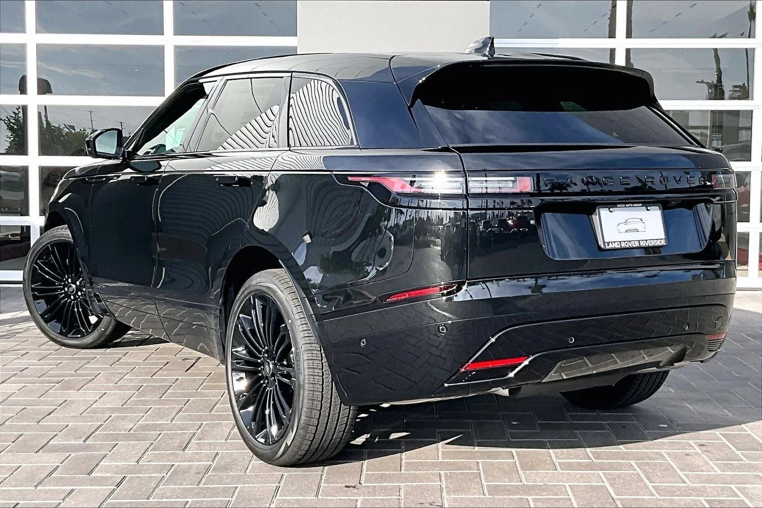 2026 Land Rover Range Rover Velar Belgravia Edition (L560), 3/14