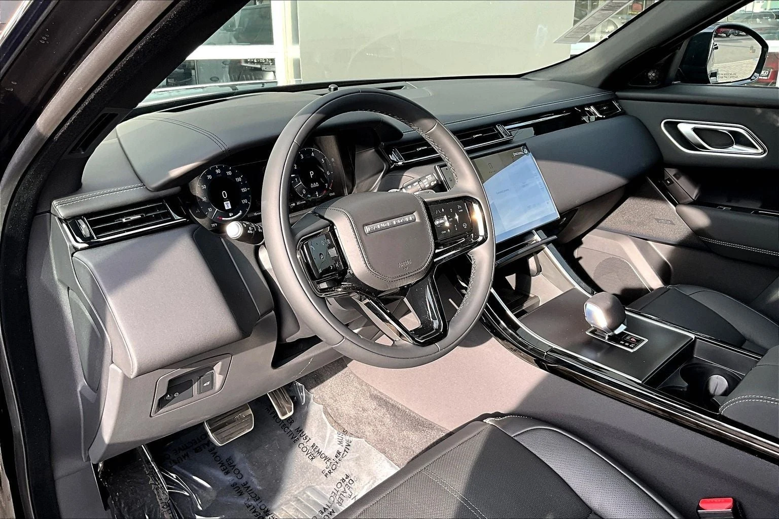 2026 Land Rover Range Rover Velar Belgravia Edition (L560), 6/14
