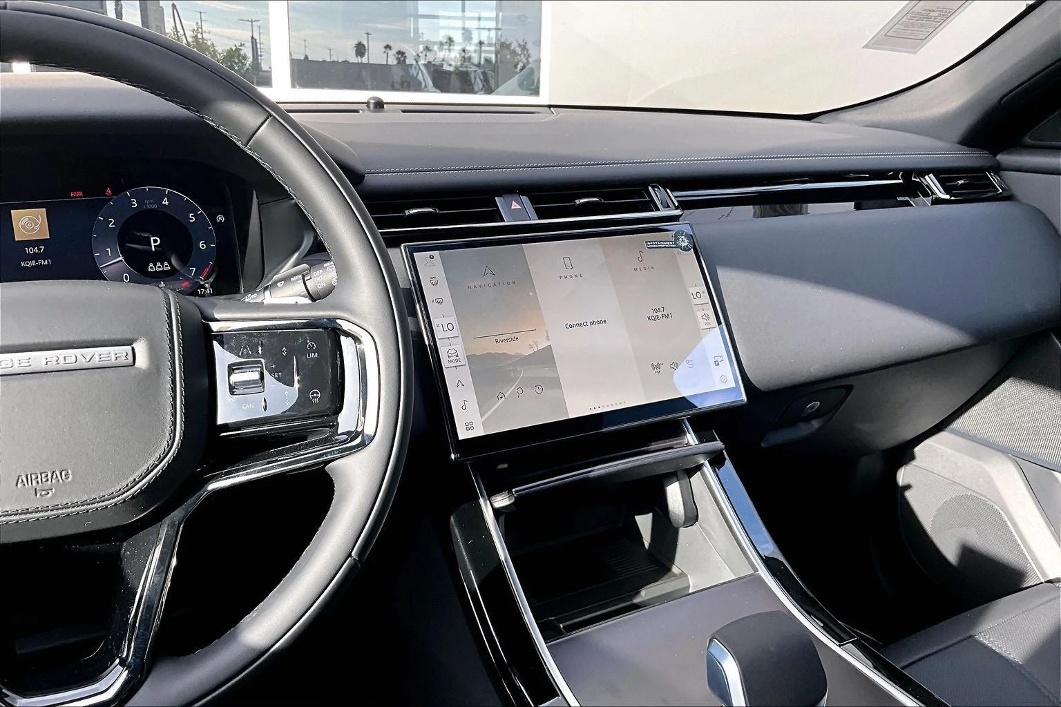 2026 Land Rover Range Rover Velar Belgravia Edition (L560), 7/14