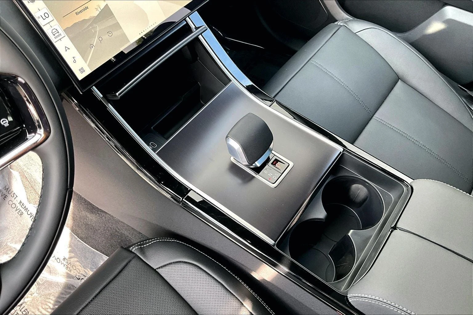 2026 Land Rover Range Rover Velar Belgravia Edition (L560), 8/14
