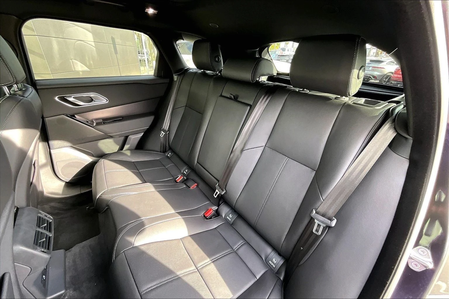 2026 Land Rover Range Rover Velar Belgravia Edition (L560), 10/14