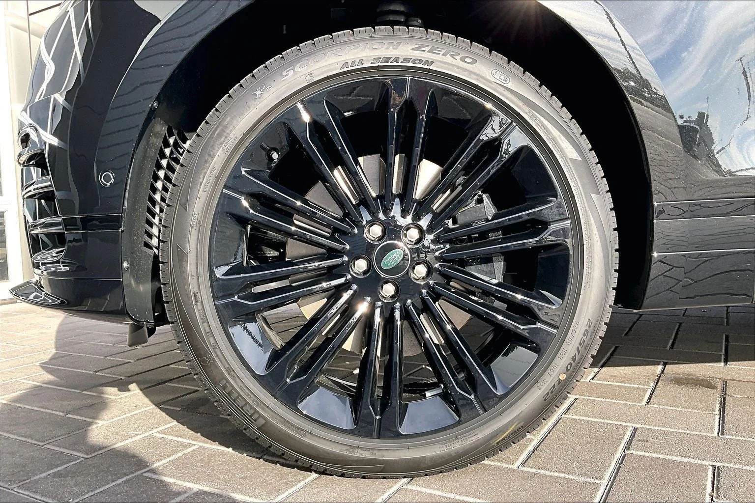 2026 Land Rover Range Rover Velar Belgravia Edition (L560), 12/14
