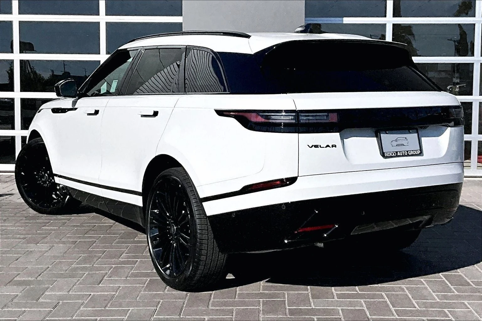2026 Land Rover Range Rover Velar P250 Belgravia Edition (L560), 3/14