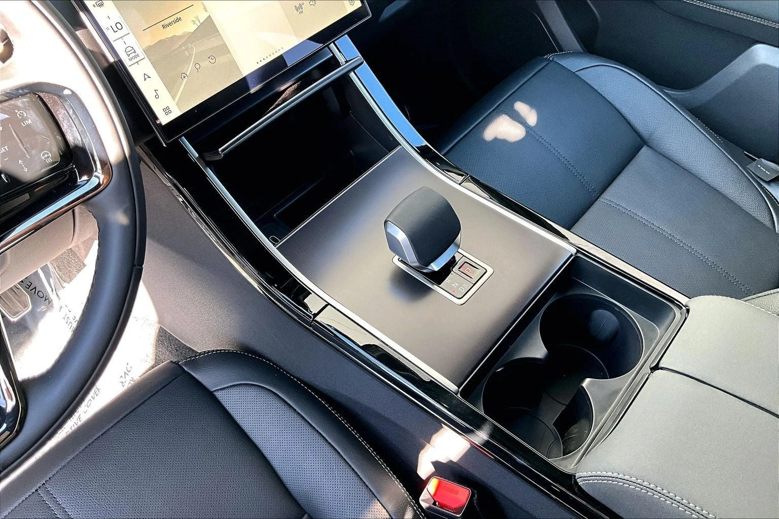 2026 Land Rover Range Rover Velar P250 Belgravia Edition (L560), 8/14