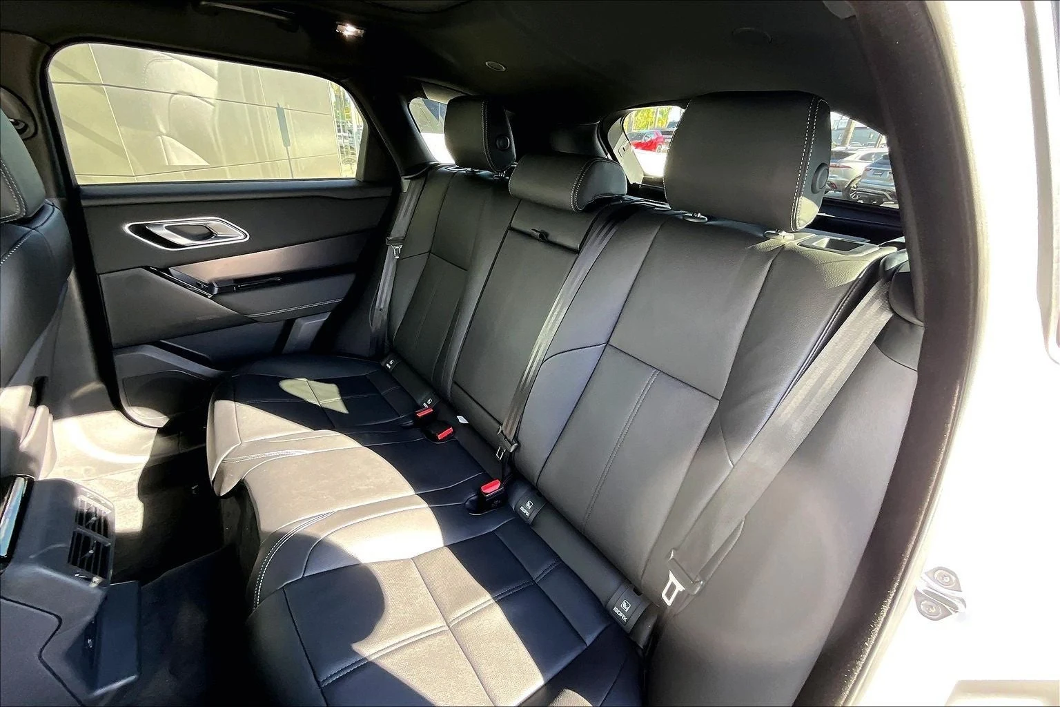 2026 Land Rover Range Rover Velar P250 Belgravia Edition (L560), 10/14
